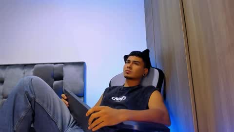 Snapshot of sam_knight_ chatting on December 18, 2025, 3:18 pm SAM online show from December 18, 2025, 3:18 pm