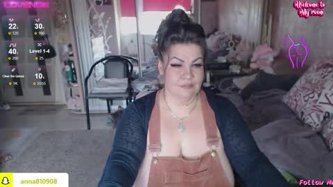 Snapshot of samanta_shy chatting on November 4, 2025, 9:52 am Marry online show from November 4, 2025, 9:52 am