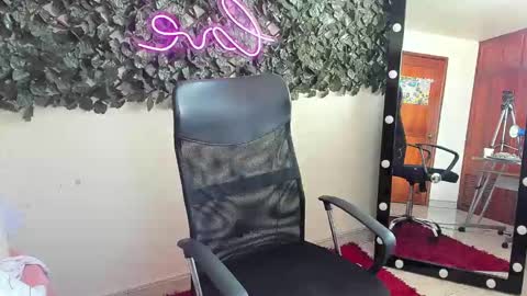 samantaortiz_ online show from December 1, 2025, 7:19 pm