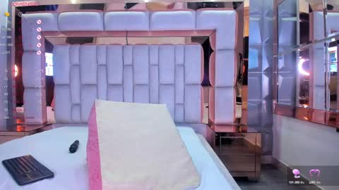 Snapshot of samantasm chatting on February 11, 2025, 9:42 am S A M A N T A online show from February 11, 2025, 9:42 am