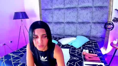 Snapshot of samanthaa_gil_ chatting on December 4, 2025, 5:06 am Samantha online show from December 4, 2025, 5:06 am