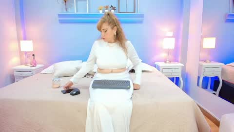 Snapshot of samanthamilf__ chatting on February 1, 2025, 8:58 pm Samanta online show from February 1, 2025, 8:58 pm