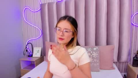 Alejandra  online show from November 8, 2025, 11:54 am