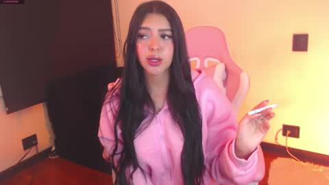 Snapshot of samara_lam chatting on December 14, 2024, 4:56 am Sammy  online show from December 14, 2024, 4:56 am