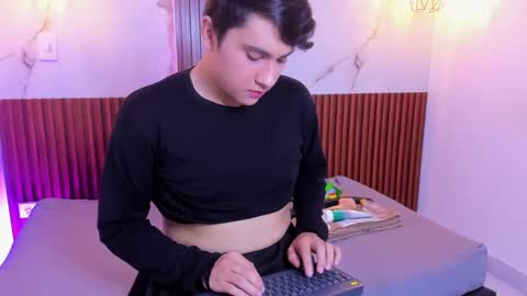 Snapshot of samlopez1 chatting on October 31, 2025, 3:18 am Sam online show from October 31, 2025, 3:18 am