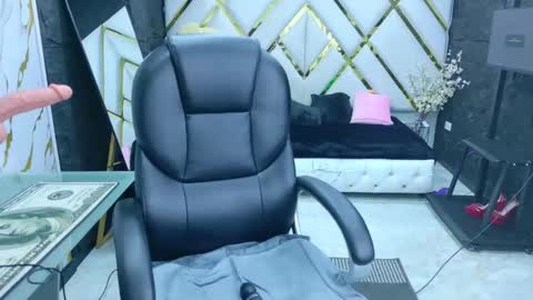 Luisa online show from November 28, 2025, 11:13 am