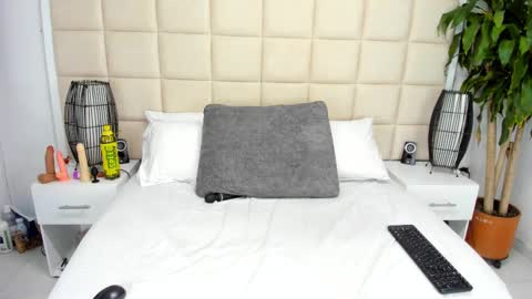 Snapshot of sammy_uwu1 chatting on March 2, 2025, 5:01 am Nice to meet you guys my name is Lina. online show from March 2, 2025, 5:01 am