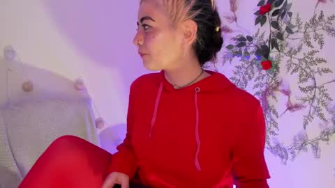 Snapshot of sammysammy_ chatting on December 24, 2024, 12:11 pm online show from December 24, 2024, 12:11 pm