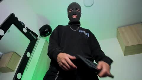   online show from September 29, 2025, 12:43 pm