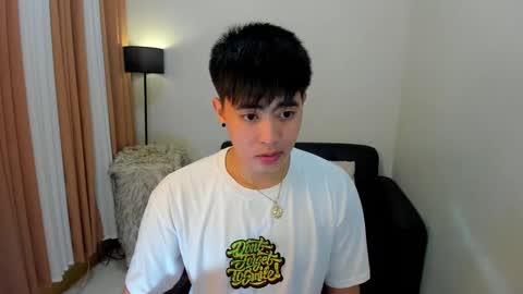 Snapshot of samuelangelo chatting on December 19, 2024, 3:30 pm Sam online show from December 19, 2024, 3:30 pm