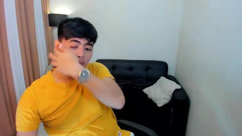 Snapshot of samuelangelo chatting on February 4, 2025, 8:13 am Sam online show from February 4, 2025, 8:13 am