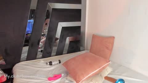 Snapshot of samy_ross_ chatting on December 6, 2024, 9:57 pm Find me at when im offline here. online show from December 6, 2024, 9:57 pm