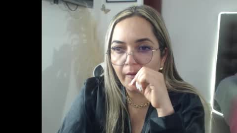 Snapshot of samy_vsn chatting on December 4, 2025, 9:12 pm samy_vsn online show from December 4, 2025, 9:12 pm