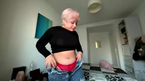 Snapshot of samymoon3 chatting on November 1, 2025, 5:04 pm Samymoon online show from November 1, 2025, 5:04 pm