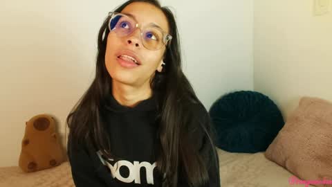 Snapshot of samyonichan chatting on February 9, 2025, 4:25 am Special show on 17 december and 23 UwU online show from February 9, 2025, 4:25 am