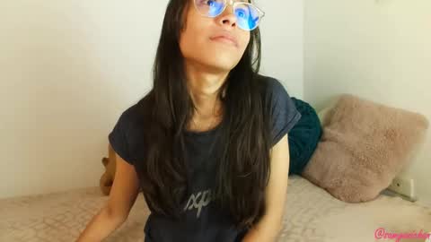 Snapshot of samyonichan chatting on February 10, 2025, 7:36 am Special show on 17 december and 23 UwU online show from February 10, 2025, 7:36 am