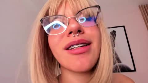 samysharky online show from March 8, 2025, 11:39 pm