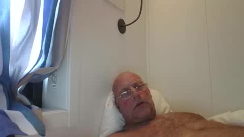 sandnesrune523 online show from November 10, 2025, 11:31 am