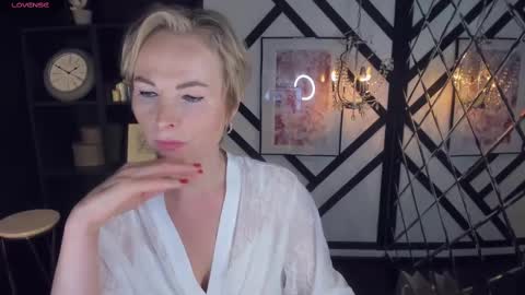 Snapshot of sandra_kind chatting on January 28, 2025, 5:32 am Sandra online show from January 28, 2025, 5:32 am