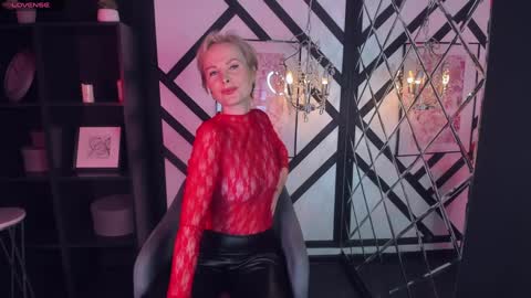 Snapshot of sandra_kind chatting on February 3, 2025, 5:18 am Sandra online show from February 3, 2025, 5:18 am