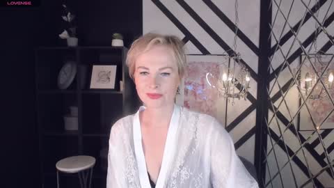 Snapshot of sandra_kind chatting on February 4, 2025, 5:21 am Sandra online show from February 4, 2025, 5:21 am