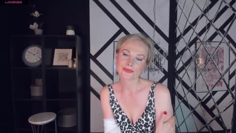 Snapshot of sandra_kind chatting on February 8, 2025, 8:52 am Sandra online show from February 8, 2025, 8:52 am