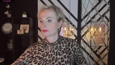 Snapshot of sandra_kind chatting on February 12, 2025, 8:38 am Sandra online show from February 12, 2025, 8:38 am