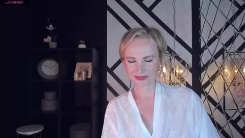 Snapshot of sandra_kind chatting on February 13, 2025, 12:00 pm Sandra online show from February 13, 2025, 12:00 pm