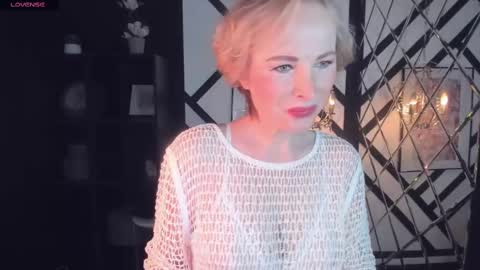 Snapshot of sandra_kind chatting on March 9, 2025, 5:22 am Sandra online show from March 9, 2025, 5:22 am