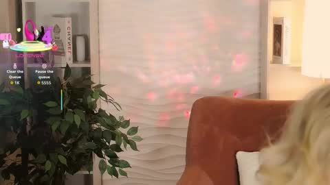 Snapshot of sandra_kind chatting on September 18, 2025, 5:53 am Sandra online show from September 18, 2025, 5:53 am