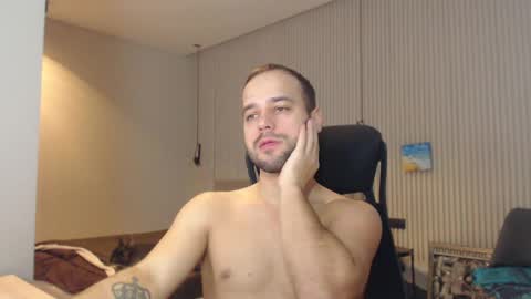 Snapshot of sandro_best chatting on February 10, 2025, 9:47 am DeAlex online show from February 10, 2025, 9:47 am