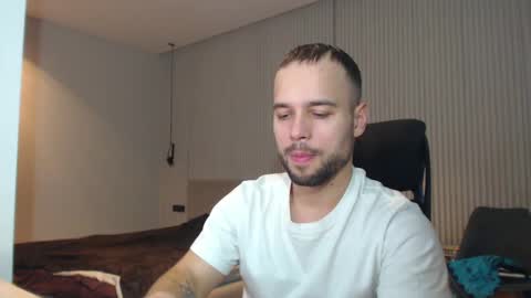 Snapshot of sandro_best chatting on February 14, 2025, 2:54 pm DeAlex online show from February 14, 2025, 2:54 pm