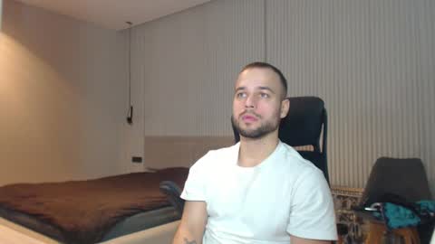 Snapshot of sandro_best chatting on February 16, 2025, 10:43 am DeAlex online show from February 16, 2025, 10:43 am