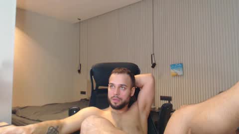 Snapshot of sandro_best chatting on February 28, 2025, 12:42 pm DeAlex online show from February 28, 2025, 12:42 pm