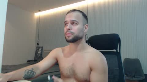 Snapshot of sandro_best chatting on October 1, 2025, 9:37 am DeAlex online show from October 1, 2025, 9:37 am