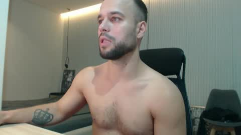 Snapshot of sandro_best chatting on October 4, 2025, 10:46 am DeAlex online show from October 4, 2025, 10:46 am