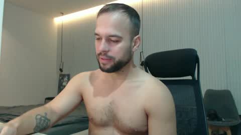 Snapshot of sandro_best chatting on October 6, 2025, 9:51 am DeAlex online show from October 6, 2025, 9:51 am