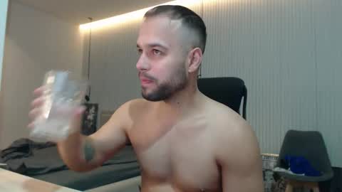 Snapshot of sandro_best chatting on October 15, 2025, 8:47 am DeAlex online show from October 15, 2025, 8:47 am