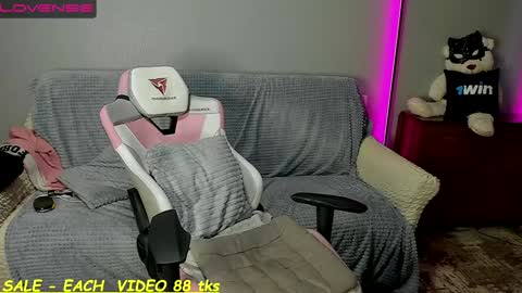 Snapshot of sandy_chris chatting on January 16, 2025, 11:15 am Sandy and Chris online show from January 16, 2025, 11:15 am