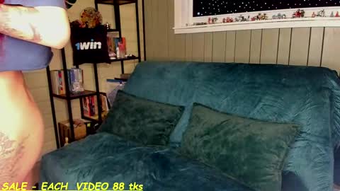 Snapshot of sandy_chris chatting on February 28, 2025, 2:53 pm Sandy and Chris online show from February 28, 2025, 2:53 pm