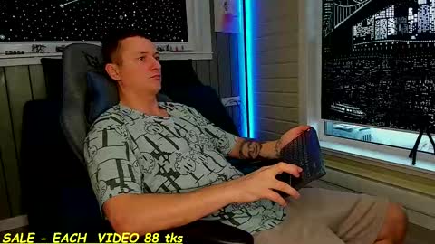 Snapshot of sandy_chris chatting on March 6, 2025, 8:41 am Sandy and Chris online show from March 6, 2025, 8:41 am