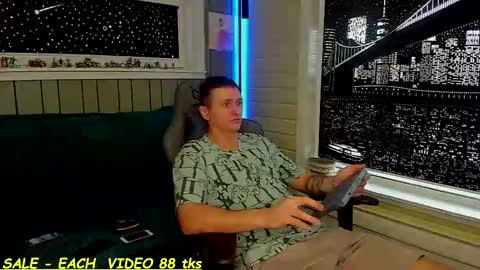 Snapshot of sandy_chris chatting on March 8, 2025, 8:00 am Sandy and Chris online show from March 8, 2025, 8:00 am