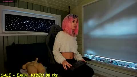 Snapshot of sandy_chris chatting on November 14, 2025, 10:14 am Sandy and Chris online show from November 14, 2025, 10:14 am