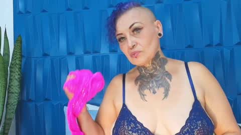 Snapshot of sandyrosee_ chatting on February 16, 2025, 7:16 pm Sandy Rose online show from February 16, 2025, 7:16 pm