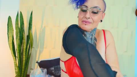 Snapshot of sandyrosee_ chatting on March 4, 2025, 11:54 pm Sandy Rose online show from March 4, 2025, 11:54 pm