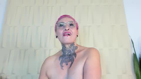 Snapshot of sandyrosee_ chatting on October 15, 2025, 4:01 am Sandy Rose online show from October 15, 2025, 4:01 am