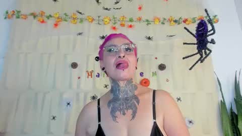 Snapshot of sandyrosee_ chatting on October 17, 2025, 5:10 am Sandy Rose online show from October 17, 2025, 5:10 am