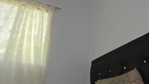 Santibrown online show from October 2, 2025, 5:42 pm