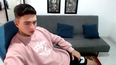 Snapshot of santi_ss chatting on November 5, 2025, 2:39 pm santi_ss online show from November 5, 2025, 2:39 pm