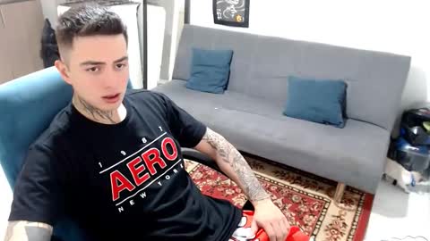 Snapshot of santi_ss chatting on December 2, 2025, 2:45 pm santi_ss online show from December 2, 2025, 2:45 pm